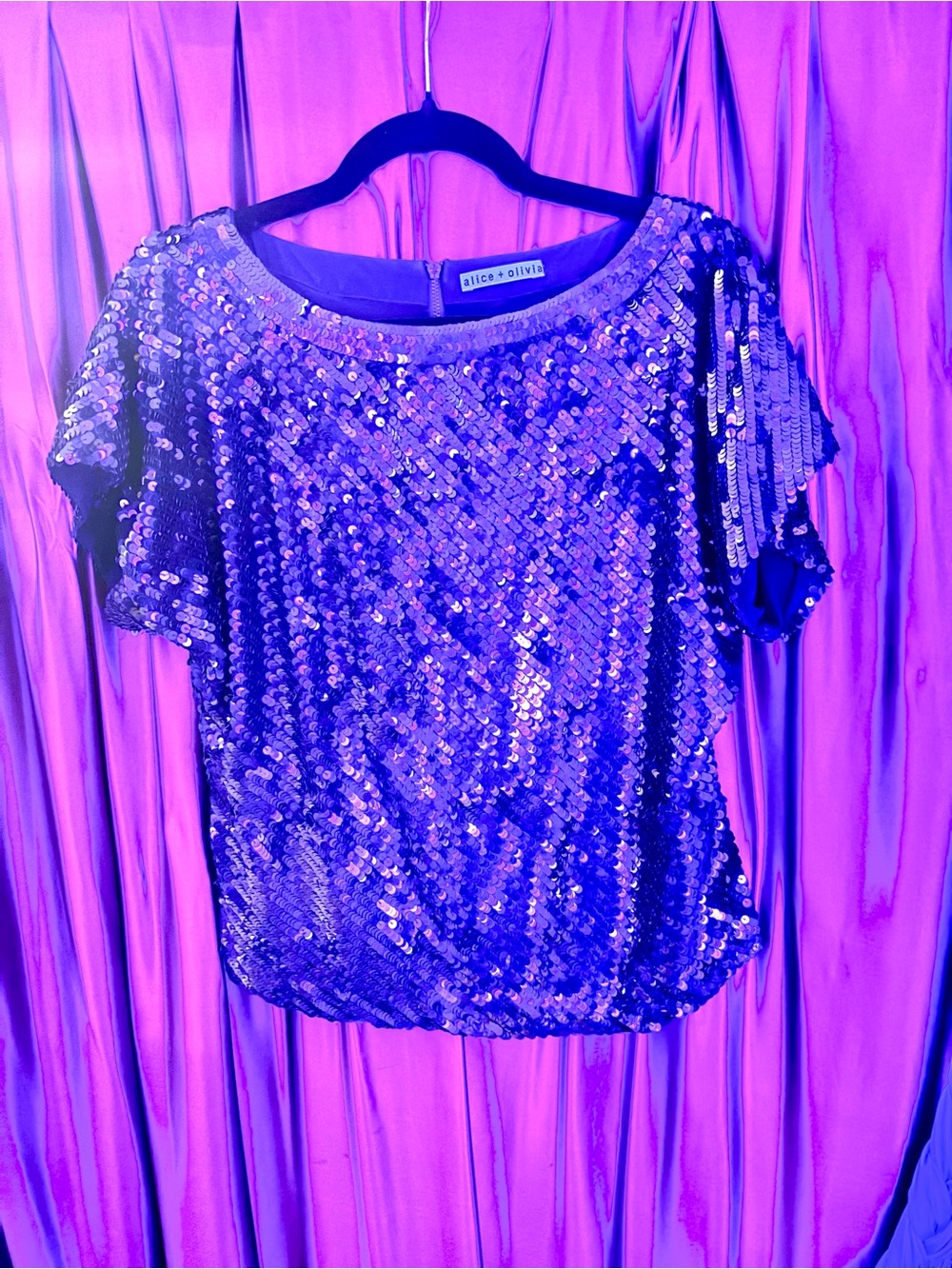 Alice + Olivia Black Sequin Flutter-Sleeve Tee - Picture 2 of 4